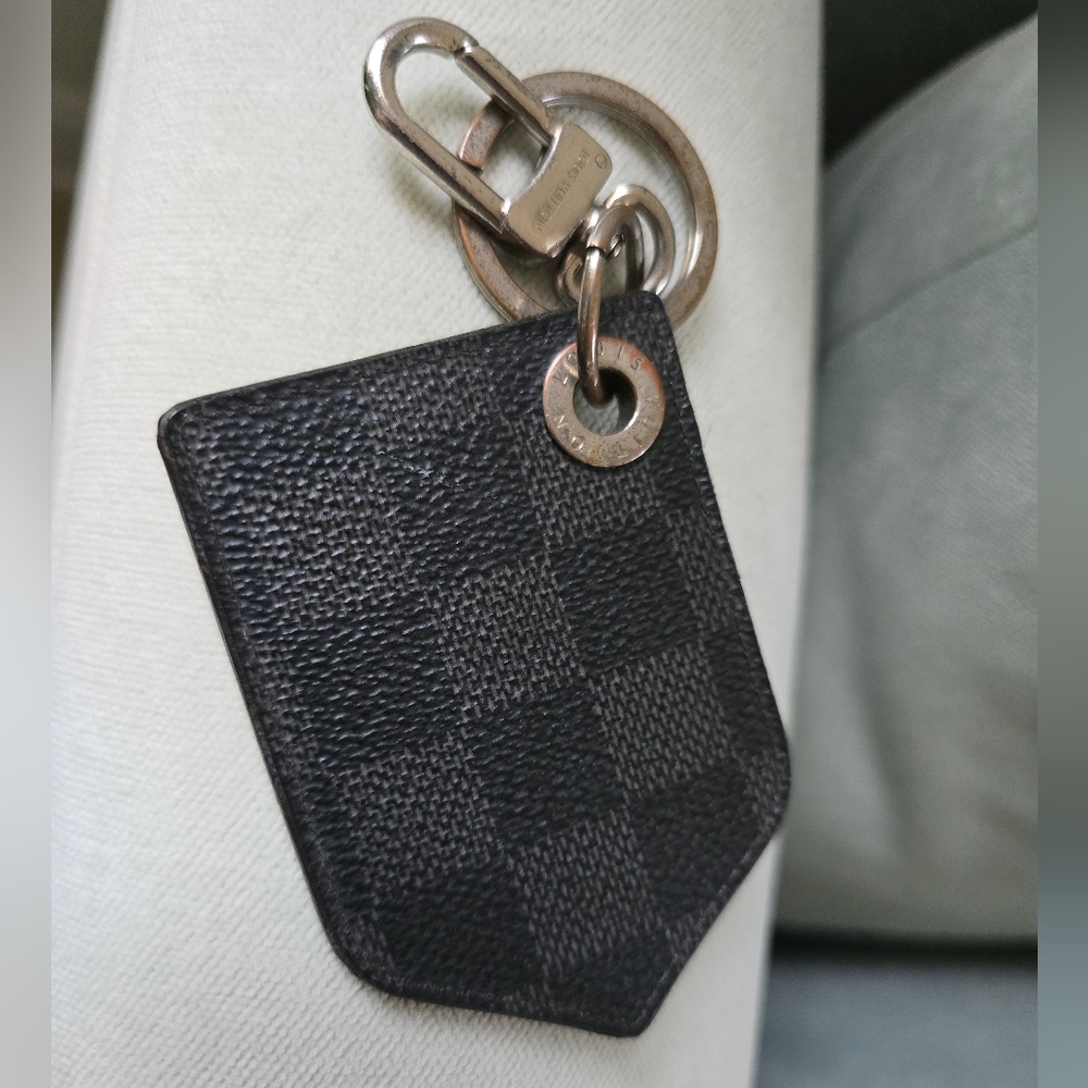 Louis Vuitton Bag Charm Damier Graphite Porte Cles Alps -Keychain - Picture 3 of 9